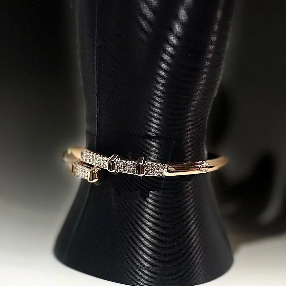 Elegant Gold Women's Bracelet